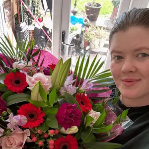 Happy Tuesday! 

I’ve got a busy week this week of funerals and gift work! 

I do have availability for more gift work over the week so if you would like anything please pop me a message or a call and I’ll be happy to help 🤍

Hope everyone has a lovely day ❤️

07894 424159