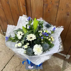 Super busy weekend of bouquets going out plus a funeral out on Monday! 

Thank you to everyone keeping me on my toes 

If you would like to order anything please message or contact 07894 424159 

I deliver Monday - Sunday to all surrounding areas of Tuxford! 🤍🤍