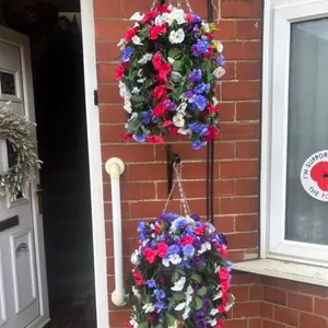 🌸✨ Artificial Hanging Baskets ✨🌸
 
2 of our stunning handing baskets off to their new home today 🤍

Add a touch of colour to your home or garden with these beautiful artificial hanging baskets 🌿
Perfect for brightening up any space with no watering or maintenance needed 🤍

💐 £35 each
💐 Or 2 for £55

📍Based in Tuxford
🚚 Delivery available to surrounding areas
✉️ Postage available on all silk items

📞 07894 424159
✉️ tcfloraldesigns@outlook.com
Or message to order 🤍