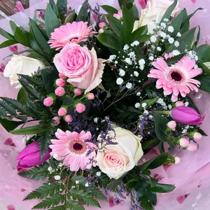 I’ve got a gorgeous fresh delivery coming in tomorrow ready for the weekends orders! 

If you’d like to send someone some flowers for birthday, thinking of you, sympathy or just because I’ve got you covered!! 

Will have handtied aqua boxes from £25 this weekend 

To order please call 07894 424159 or message on Facebook, instagram or WhatsApp to order 

Delivery in Tuxford is free and I do deliver to all surrounding areas too! 🤍🤍