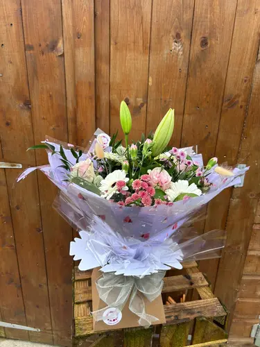 Bouquet with mixed flowers thumbnail